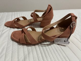 Sandalias salmón tacón 5cm 41