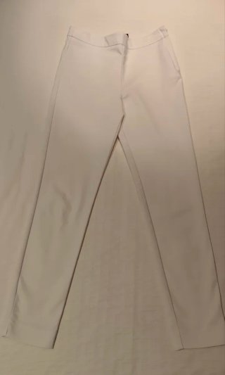 Conjunto top fucsia y pantalón blanco