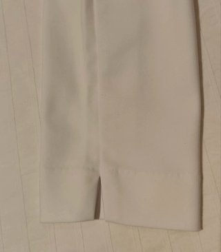 Conjunto top fucsia y pantalón blanco