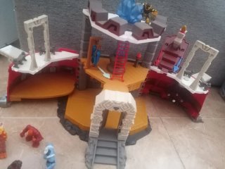Torre Gormiti y Figuras