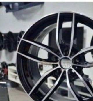 Juego de 4 Llantas 18 STAR BLK VW039