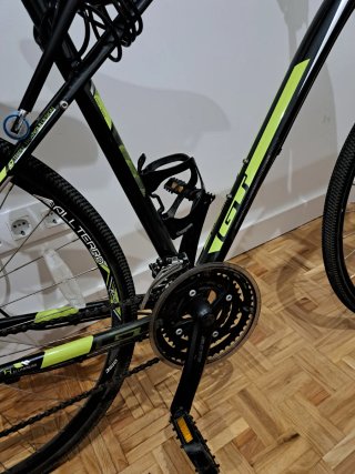 Bici híbrida GT Transeo