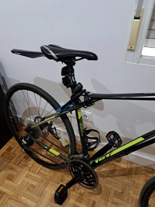 Bici híbrida GT Transeo