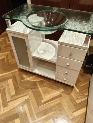 Mueble de baño con lavabo de cristal