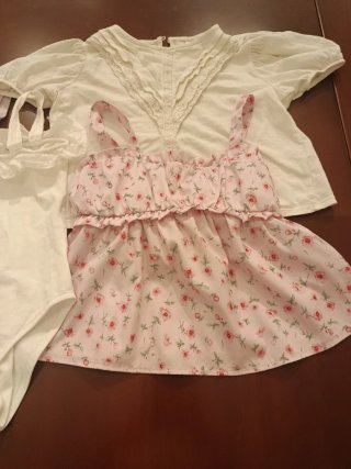 Lote Ropa Niña T8: Camisetas y Body