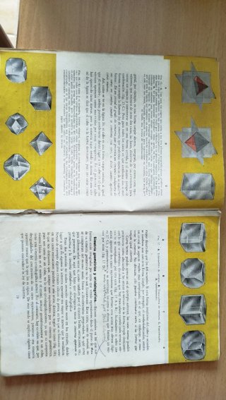 Libro antiguo de Mineralogía