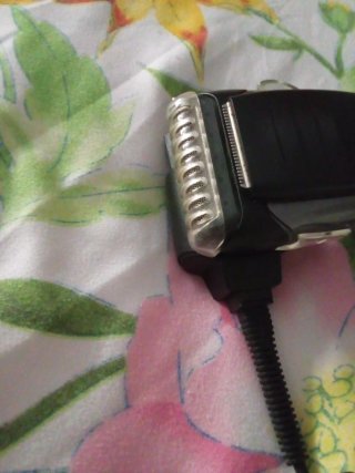 Máquina de afeitar Braun negra y gris