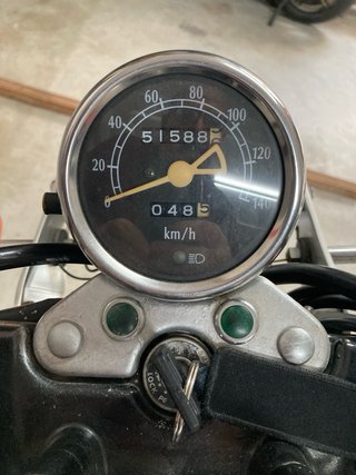 Suzuki TU 250 X Clásica Plata - Moto Naked