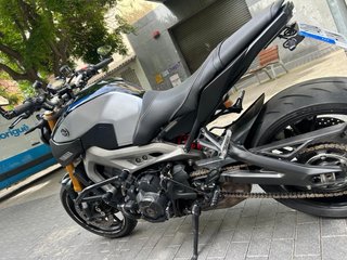 Yamaha MT-09 2014 Negra y Dorada