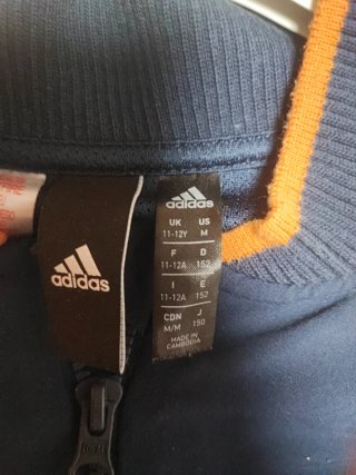 Chaqueta Adidas niño Talla M 152 edad de 11-12años