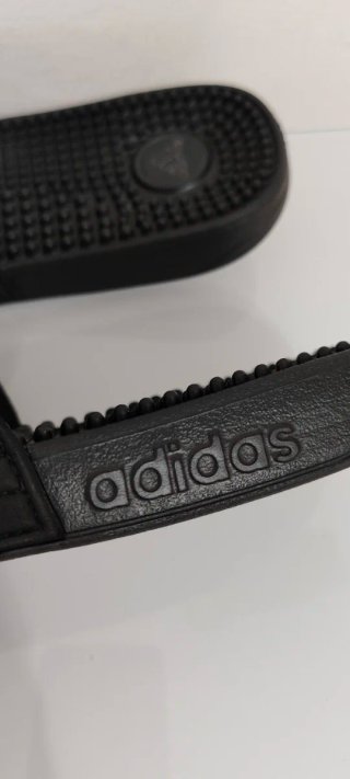 Chanclas Adidas Negro y Dorado