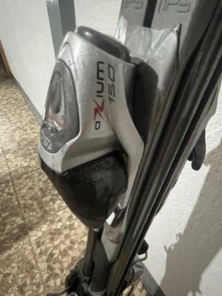 Juego de esquís, botas, bastones y bolsa
