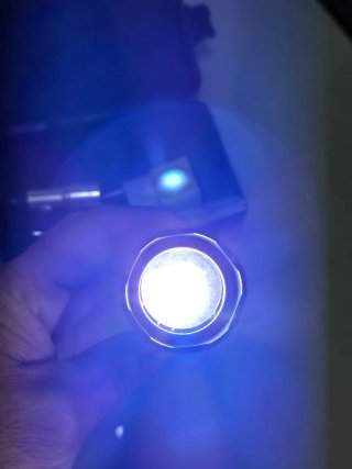 Linterna LED con maletín y accesorios
