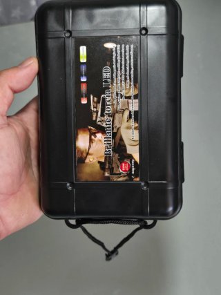Linterna LED con maletín y accesorios