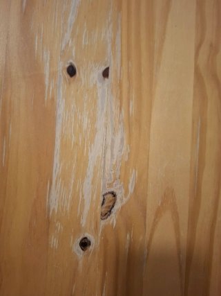 2 Mesitas de noche de madera estilo castellano