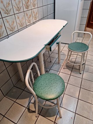 Mesa cocina extensible y 3 taburetes