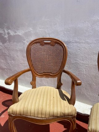 Sillas antiguas de madera y ratán