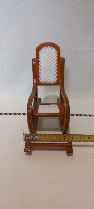 Dolce culla in miniatura per case delle bambole