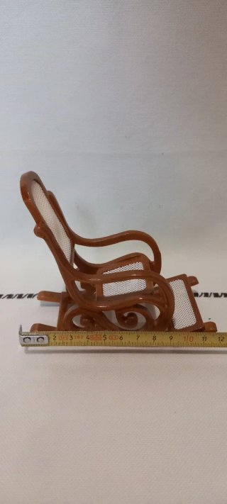 Dolce culla in miniatura per case delle bambole