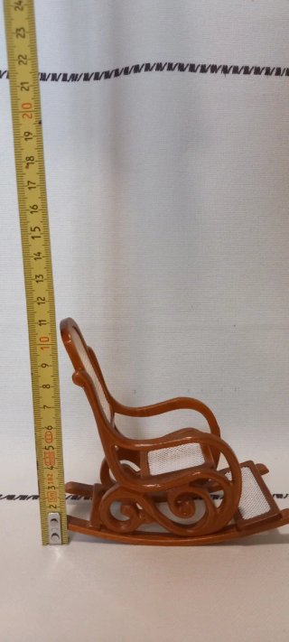 Dolce culla in miniatura per case delle bambole