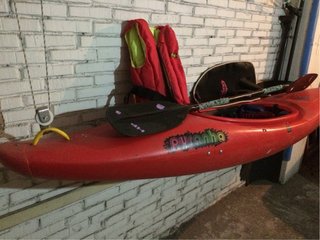 Kayak de aguas bravas Pyranha