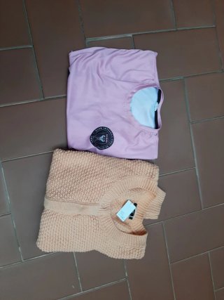 Camiseta rosa y rebeca naranja T-S/M