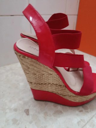 Sandalias Rojas de Cuña