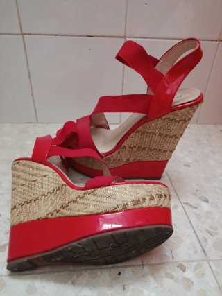 Sandalias Rojas de Cuña