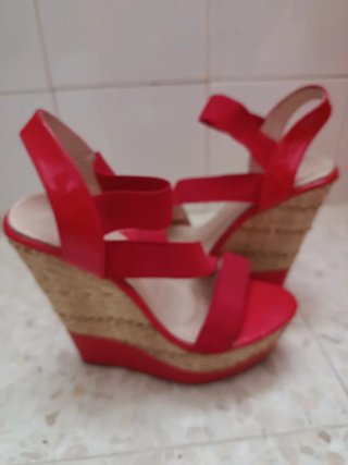 Sandalias Rojas de Cuña
