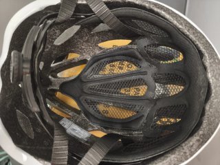 Casco de bicicleta blanco con diseño