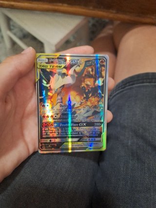 Carta Pokémon Reshiram & Charizard GX