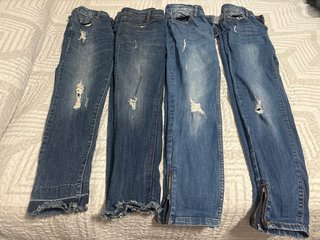 Pantalones vaqueros desgastados con cremallera