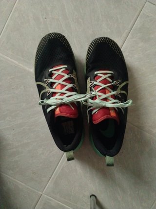 Deportivas Nike Negras y Verdes