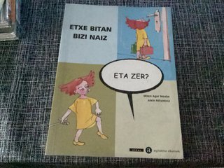 Etxe bitan bizi naiz