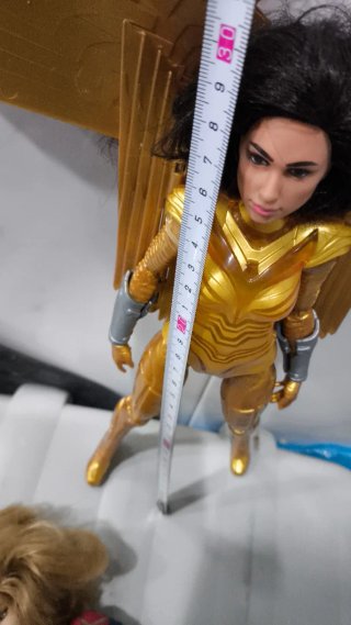 Figura Wonder Woman 1984 Armadura Dorada GRANDE