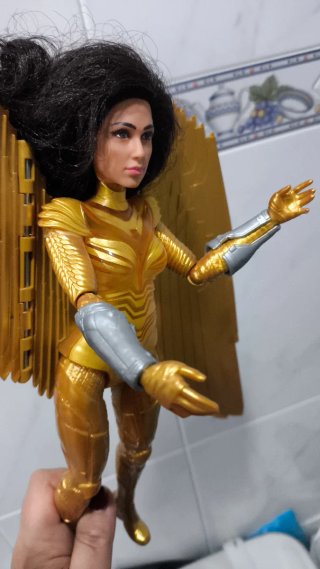 Figura Wonder Woman 1984 Armadura Dorada GRANDE
