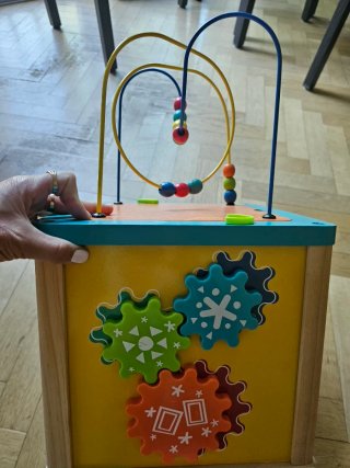 Cubo sensorial infantil
