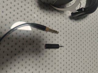 Auriculares de estudio negros y grises