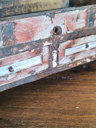 Mueble miniatura antiguo. Artesanal