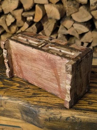 Mueble miniatura antiguo. Artesanal