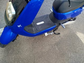 Ciclomotor Eléctrico Azul y Negro