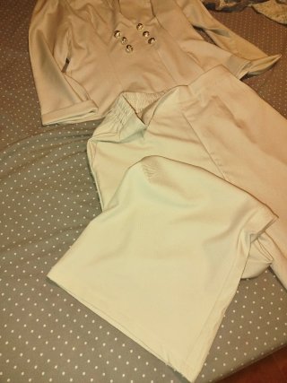 Conjunto pantalón y chaqueta beige