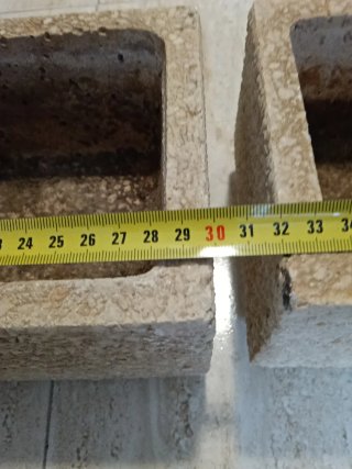2 macetas de piedra pequeñas