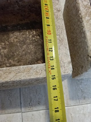 2 macetas de piedra pequeñas