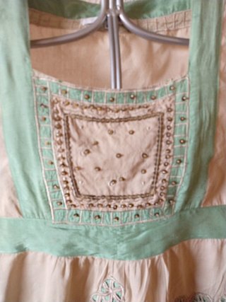 Top VAN-DOS beige y verde T-38. Como nuevo