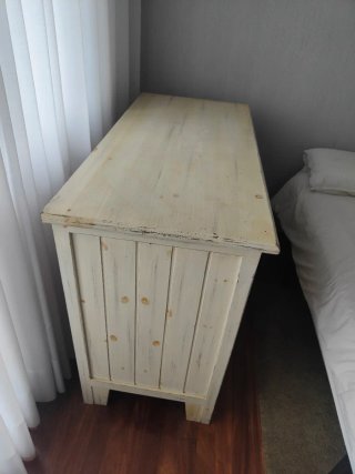 Cómoda Becara de madera color beige
