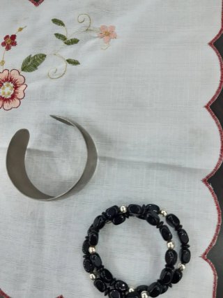Lote de joyería vintage negra y plateada