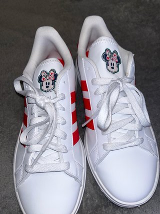 Zapatillas Adidas Blancas y Rojas Flores