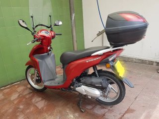 Honda Vision 110 Roja Scooter