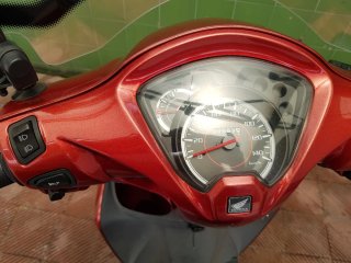 Honda Vision 110 Roja Scooter